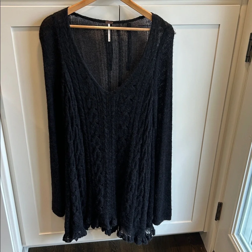 Free People Sweater Alpaca Blend Cable Knit Bell Sleeve Tunic Style Black Medium